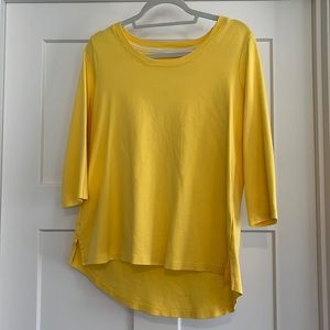 Isaac Mizrahi 3/4 sleeve yellow shirt. Excellent like new condition. Size Xl